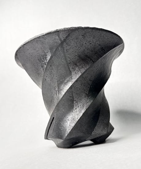 Spiral 黒釉流し掛け upper spread