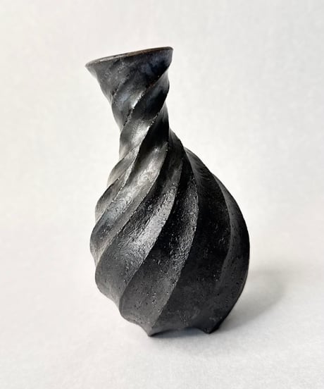 Spiral 黒釉流し掛け 花器(一輪挿し)