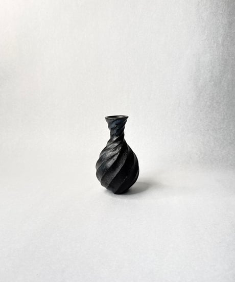Spiral 黒釉流し掛け 花器(一輪挿し)