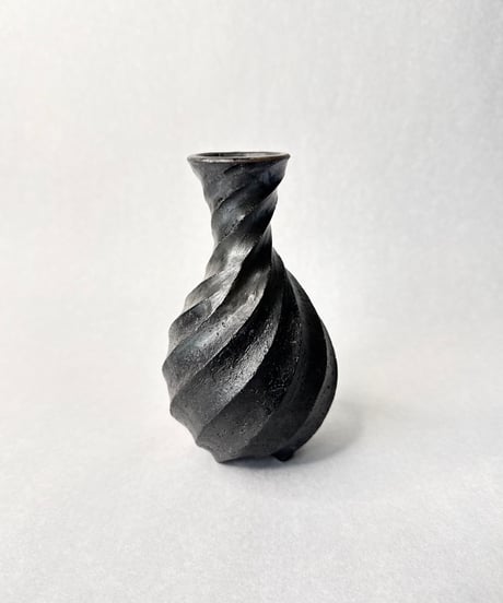 Spiral 黒釉流し掛け 花器(一輪挿し)