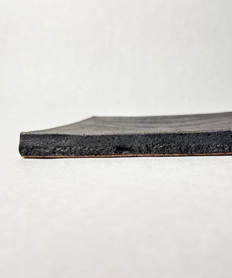 フラット角皿・Ｍ くし目(黒釉)