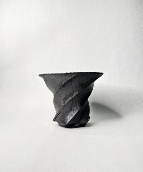 Spiral 黒釉流し掛け upper spread