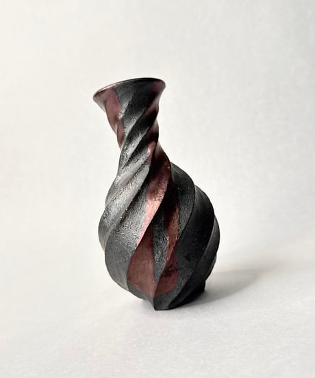 Spiral 紫色ラスター彩流し掛け 花器(一輪挿し)