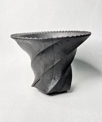 Spiral 黒釉流し掛け upper spread