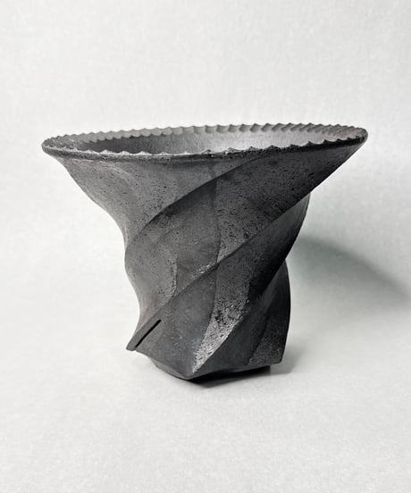 Spiral 黒釉流し掛け upper spread