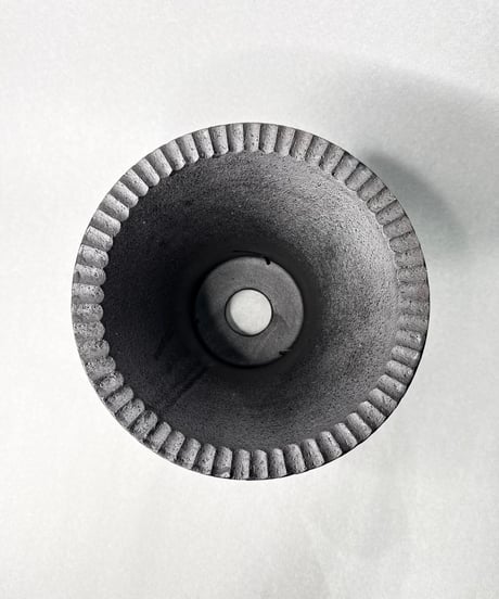 Spiral 黒釉流し掛け upper spread