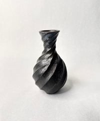 Spiral 黒釉流し掛け 花器(一輪挿し)