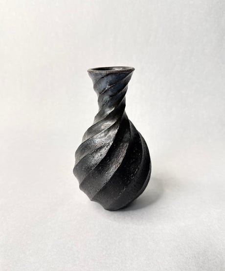 Spiral 黒釉流し掛け 花器(一輪挿し)