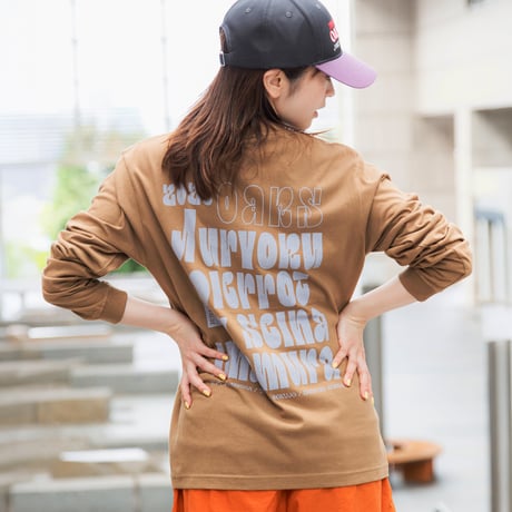 ジュウリョクピエロ　オークス勝利記念グッズ グラフィカルロングスリーブTシャツ（茶/Camel）