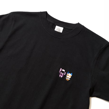 ジュウリョクピエロ　オークス勝利記念グッズ グラフィカルTシャツBパターン（黒/Black）