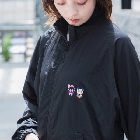 ジュウリョクピエロ　オークス勝利記念グッズ グラフィカルブルゾン（黒/Black）