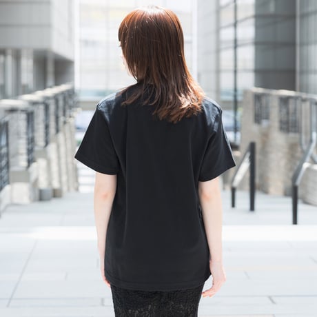ジュウリョクピエロ　オークス勝利記念グッズ グラフィカルTシャツCパターン（黒/Black）