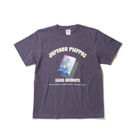 ジュウリョクピエロ　オークス勝利記念グッズ グラフィカルTシャツCパターン（紫/Purple）