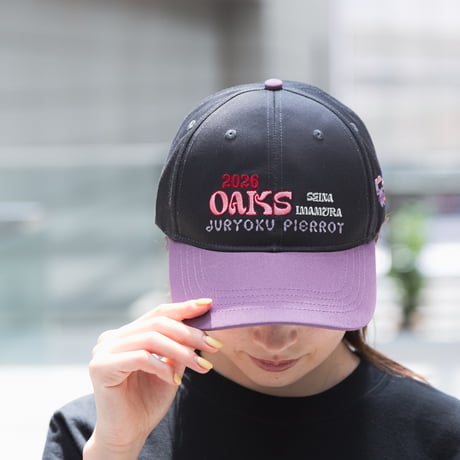 ジュウリョクピエロ　オークス勝利記念グッズ グラフィカルCAP(黒 x パープル/Black x Purple）