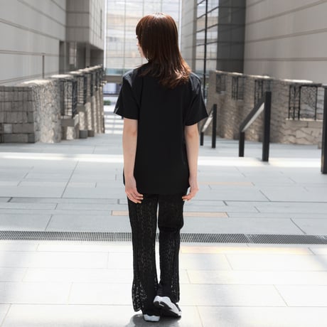 ジュウリョクピエロ　オークス勝利記念グッズ グラフィカルTシャツCパターン（黒/Black）