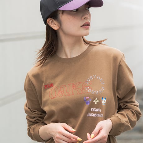 ジュウリョクピエロ　オークス勝利記念グッズ グラフィカルロングスリーブTシャツ（茶/Camel）