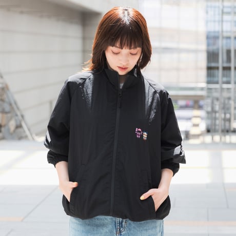 ジュウリョクピエロ　オークス勝利記念グッズ グラフィカルブルゾン（黒/Black）