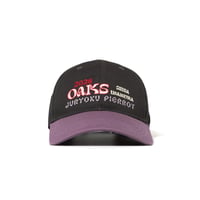 ジュウリョクピエロ　オークス勝利記念グッズ グラフィカルCAP(黒 x パープル/Black x Purple）