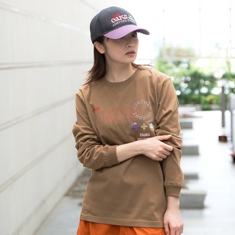 ジュウリョクピエロ　オークス勝利記念グッズ グラフィカルロングスリーブTシャツ（茶/Camel）