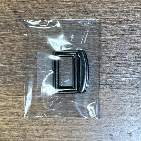 ボタン、スナップ、バックル