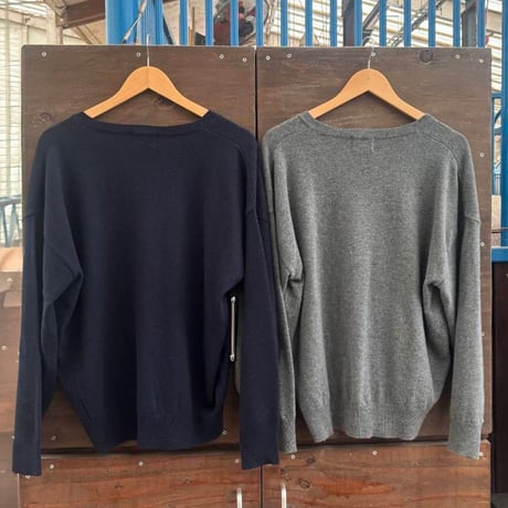Patch V-Neck Knit