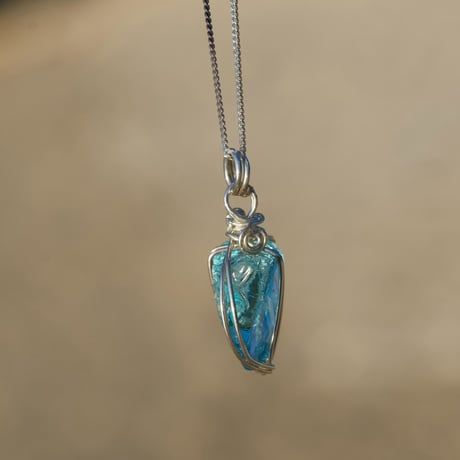 〈自由な愛のコミュニケーション〉【アンダラクリスタル・アクアブルー】シルバー925　ワイヤーラップ　ペンダント