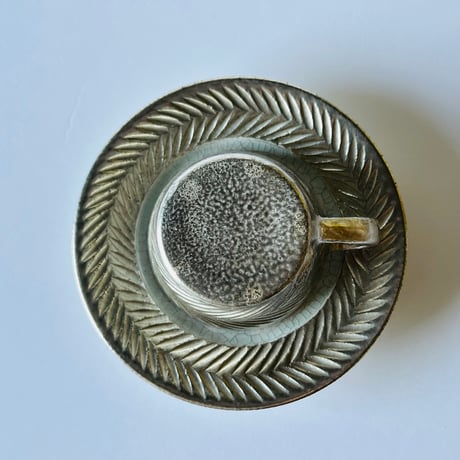 TN−137 谷井直人　銀彩ビードロしのぎカップ&ソーサ　    Naoto Tanii — Silver-Glazed Shinogi Cup & Saucer