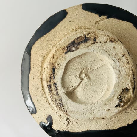 T−195 辻村史朗 引出黒茶碗　共箱付　Shiro Tsujimura – Hikidashi Kuro Tea Bowl