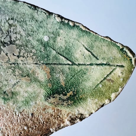 Fー38 古谷和也　信楽葉皿　    Kazuya Furutani – Shigaraki Leaf Plate