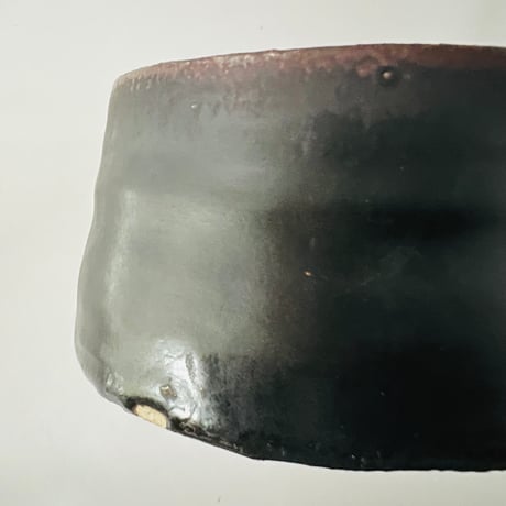 T−195 辻村史朗 引出黒茶碗　共箱付　Shiro Tsujimura – Hikidashi Kuro Tea Bowl