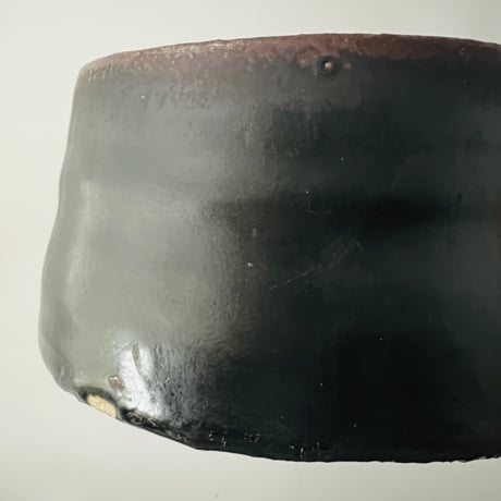 T−195 辻村史朗 引出黒茶碗　共箱付　Shiro Tsujimura – Hikidashi Kuro Tea Bowl