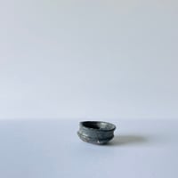 T−167 辻村史朗　引出黒ぐい呑　共箱後日発送  Shiro Tsujimura – Hikidashi-guro Guinomi