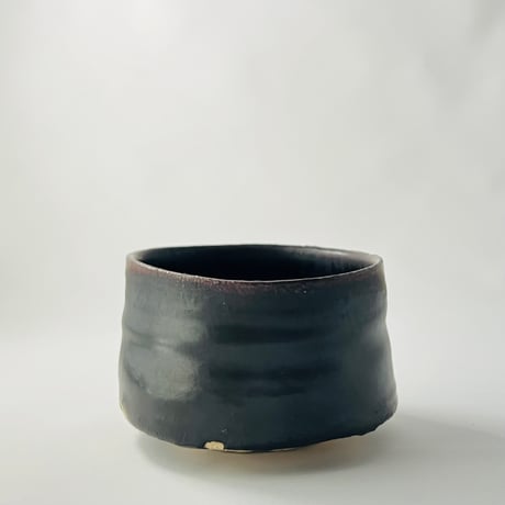 T−195 辻村史朗 引出黒茶碗　共箱付　Shiro Tsujimura – Hikidashi Kuro Tea Bowl
