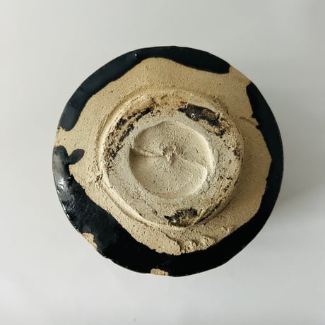 T−195 辻村史朗 引出黒茶碗　共箱付　Shiro Tsujimura – Hikidashi Kuro Tea Bowl