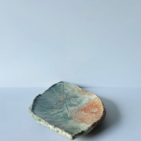 Fー39 古谷和也　信楽葉皿　    Kazuya Furutani – Shigaraki Leaf Plate