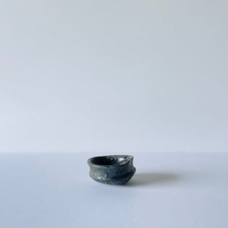 T−167 辻村史朗　引出黒ぐい呑　共箱後日発送  Shiro Tsujimura – Hikidashi-guro Guinomi