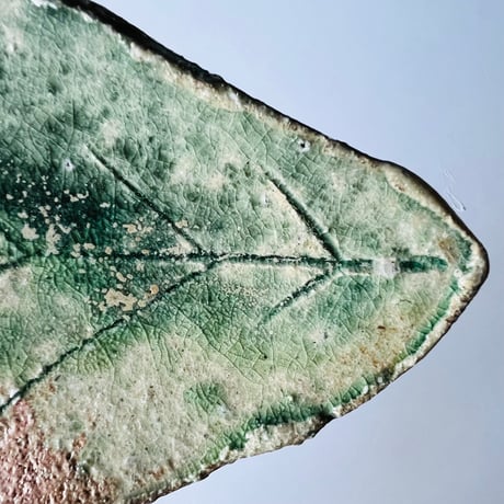 Fー37 古谷和也　信楽葉皿　    Kazuya Furutani – Shigaraki Leaf Plate