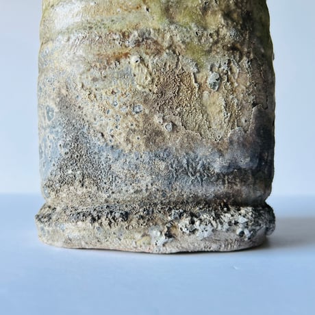 T−155 辻村史朗　伊賀花入　共箱後日発送  Shiro Tsujimura – Iga Flower Vase