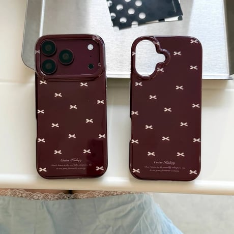 CUTECASE バーガンディ リボン柄 iPhone18Pro/18ProMaxケース オトナ可愛い 艶感 iPhone17/16/15カバー トレンドファッションCM6829