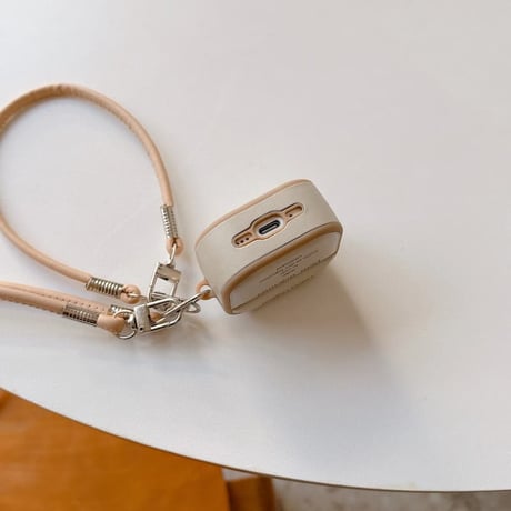 CUTECASE  AirPods 5/4ケース レザー調ベージュ AirpodsPro3/Pro2カバー ショルダーストラップ/カラビナ 耐衝撃CM6878