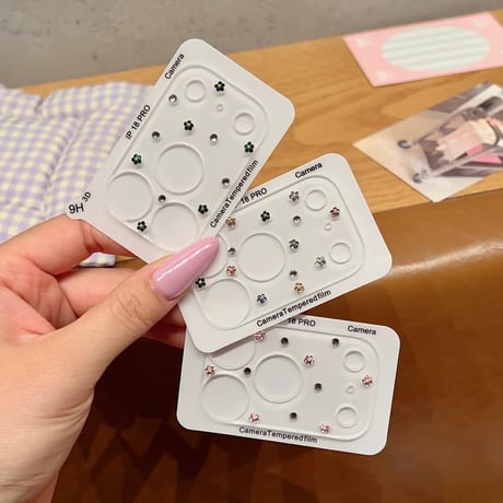 CUTECASE  カメラ保護カバー キラキラお花ラインストーン付き iPhone18Pro/18ProMax ラメ入り レンズ保護フイルム 傷防止＆おしゃれ CM6865