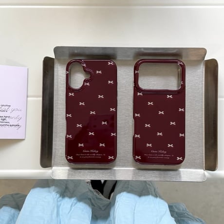 CUTECASE バーガンディ リボン柄 iPhone18Pro/18ProMaxケース オトナ可愛い 艶感 iPhone17/16/15カバー トレンドファッションCM6829