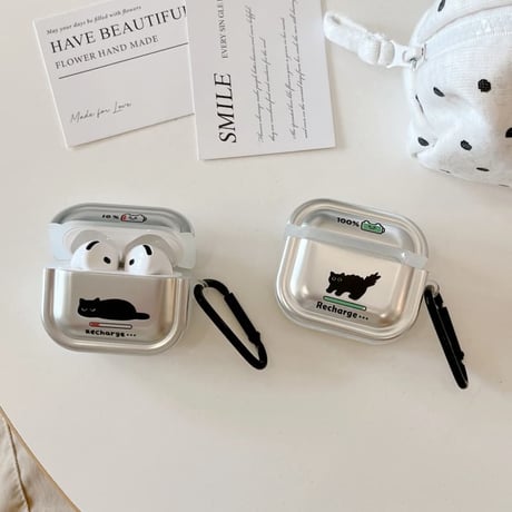 CUTECASE Airpods 5 対応ケース メタリックシルバー 黒猫 Airpodspro3/2/カバー Airpods4/3 カラビナ付き 指紋防止CM6804