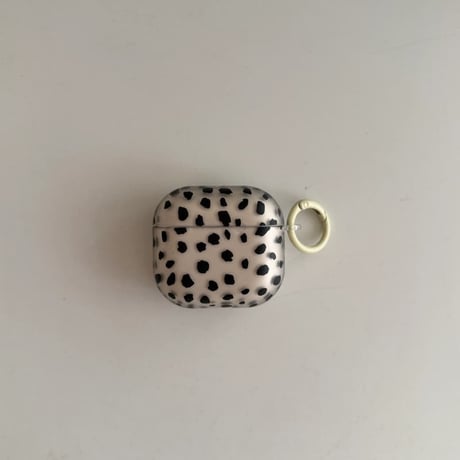 CUTECASE  Airpods 5 対応ケース ダルメシアン柄 Airpodspro3/2/カバー Airpods4/3 マット アニマル柄 カラビナ付きCM6796