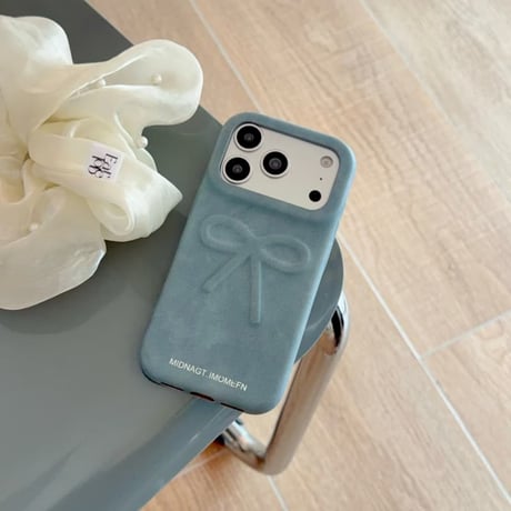 CUTECASE 立体エンボスリボン iPhone18Pro/18ProMaxカバー スエード調 レザー iPhone17/16Pro/15ケース くすみカラー 衝撃吸収 秋冬トレンド CM6838