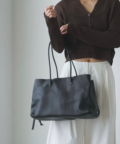 LARGE LEATHER CARRY BAG