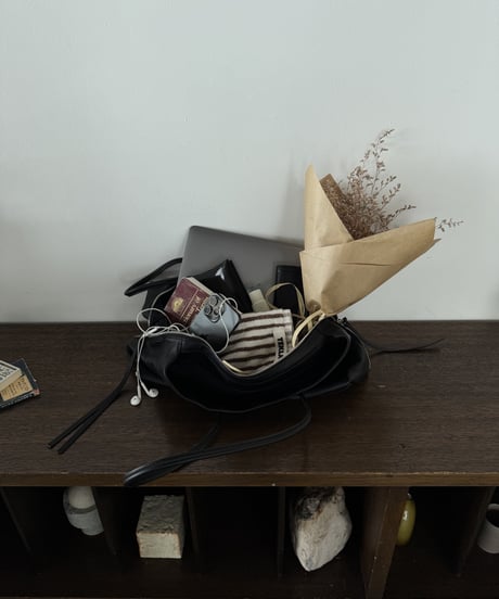 LARGE LEATHER CARRY BAG