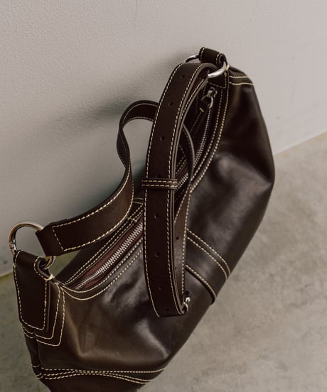 STITCH CURVE BAG