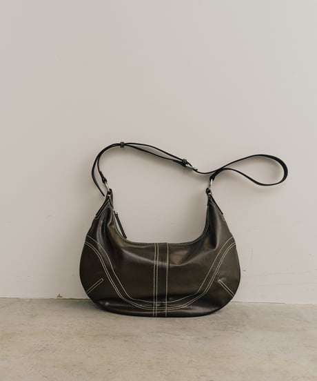 STITCH CURVE BAG
