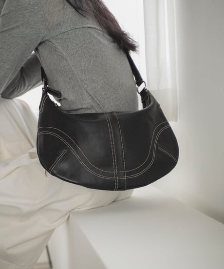 STITCH CURVE BAG